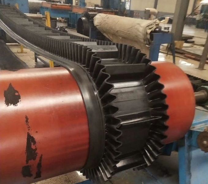 波狀擋板大傾角輸送帶生產(chǎn).jpg 波狀擋板大傾角輸送帶生產(chǎn).jpg